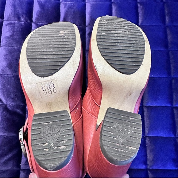 Fluevog Prepare Guide Platform Mary Jane Heel in Tomato 🍅 - Picture 9 of 16